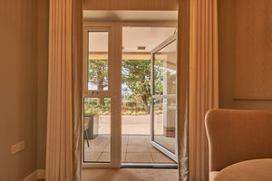 Living Room- click for photo gallery
